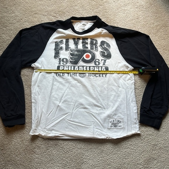 Men’s Old Time Hockey Philadelphia Flyers Long Sleeved T-Shirt - Picture 3 of 7